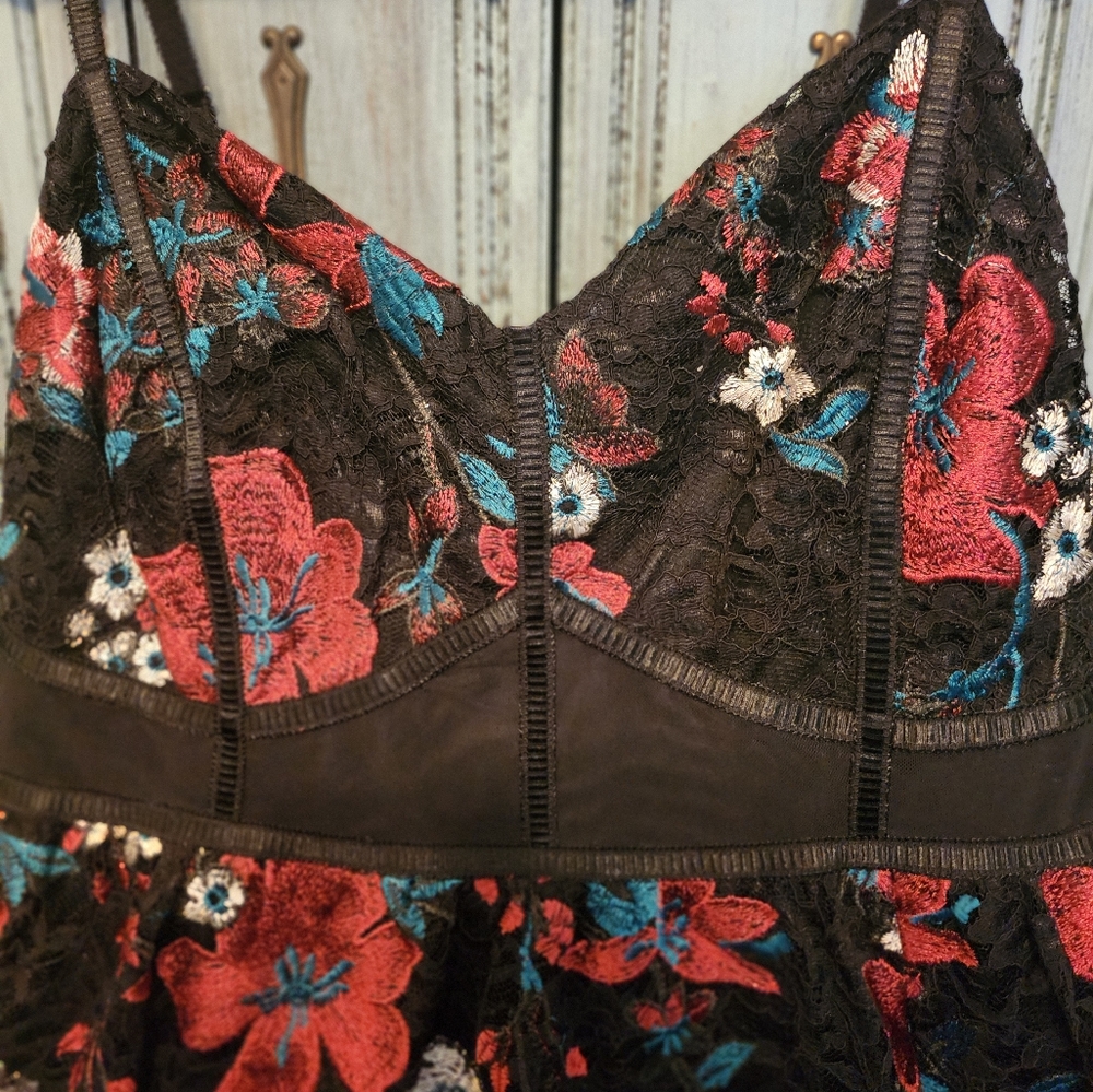 Torrid embroidered lace cocktail dress 2 - Picture 4 of 7